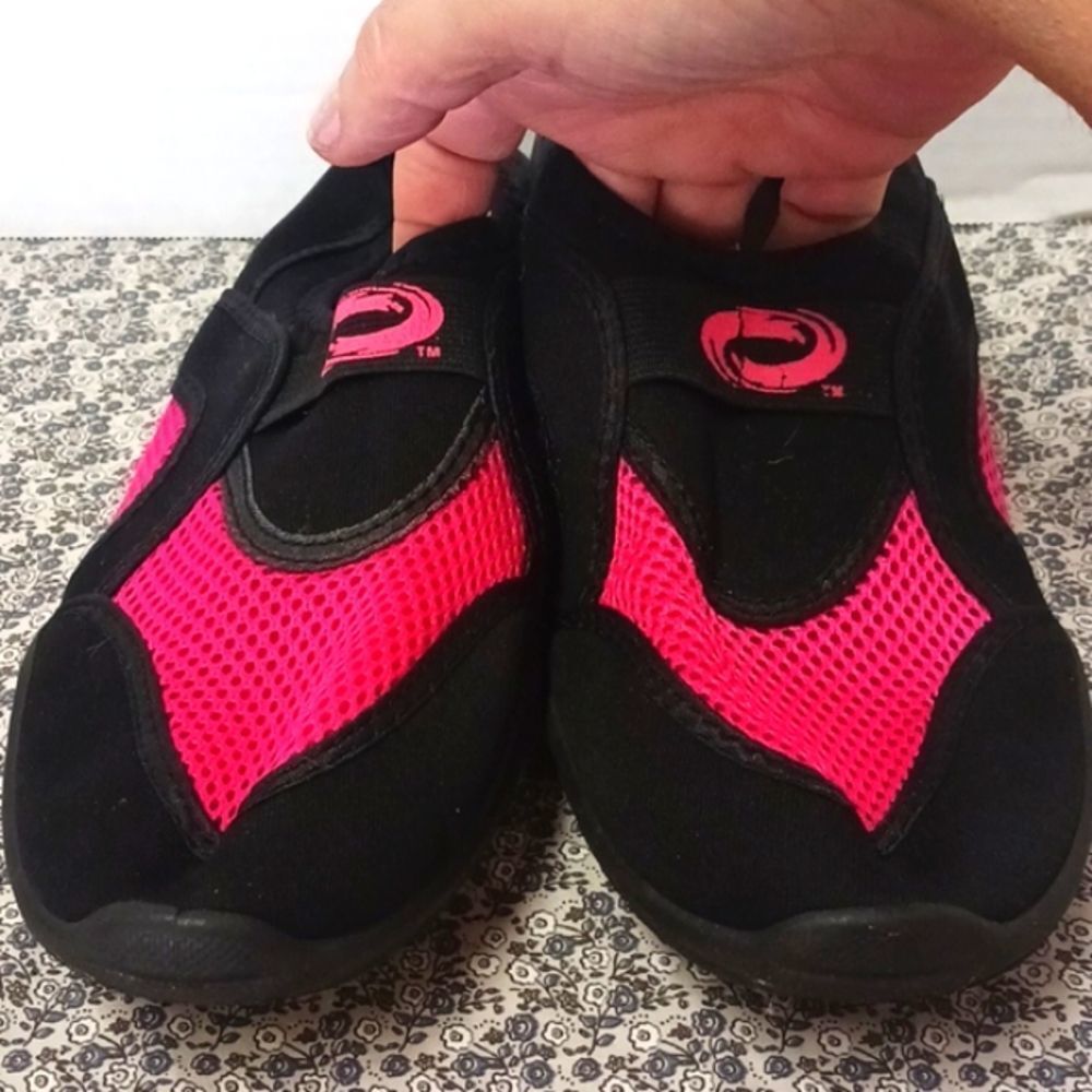 O'rageous women's water shoes size 9